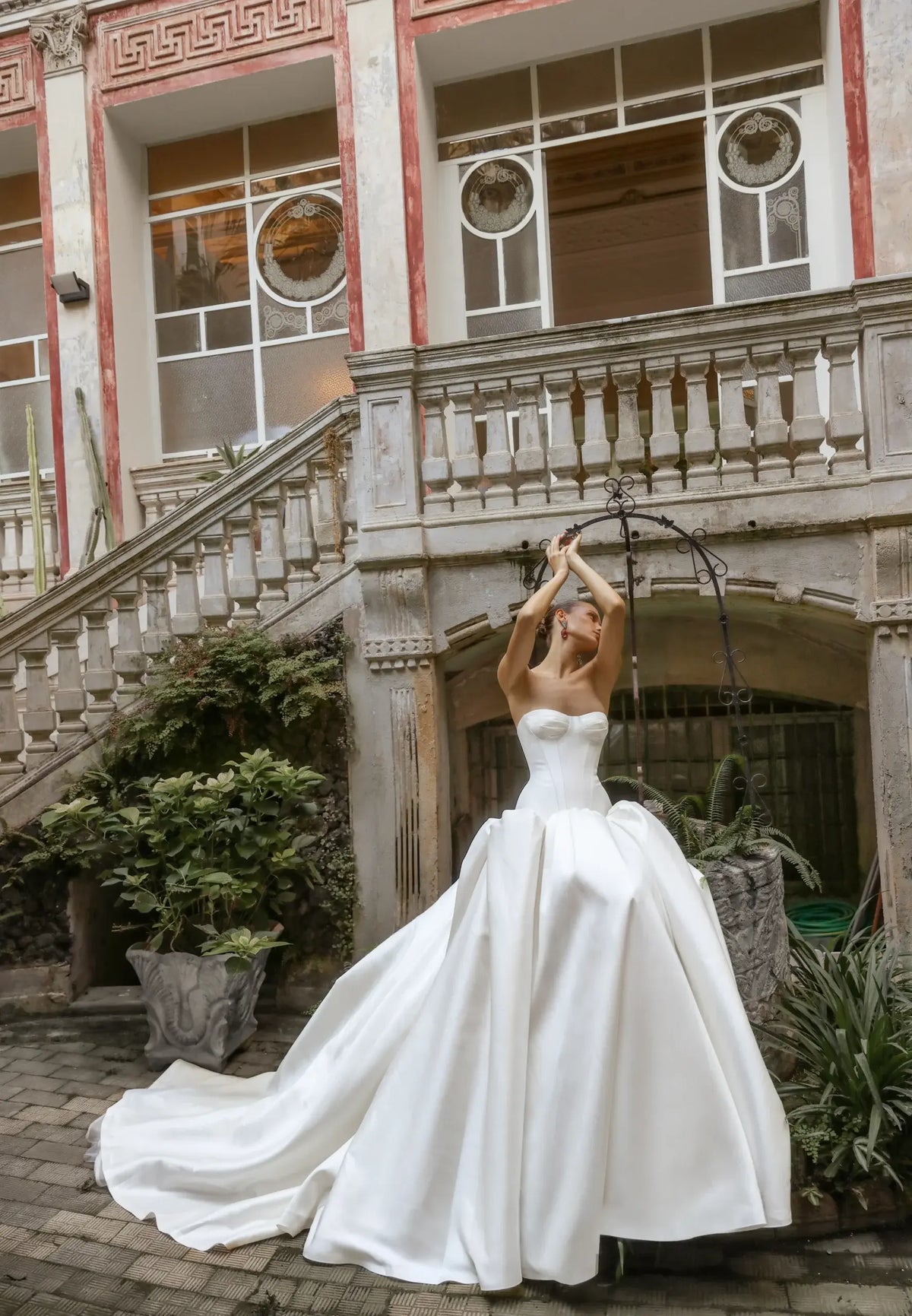 Classic Satin Strapless Ball Gown Wedding Dress with Veil SW191 