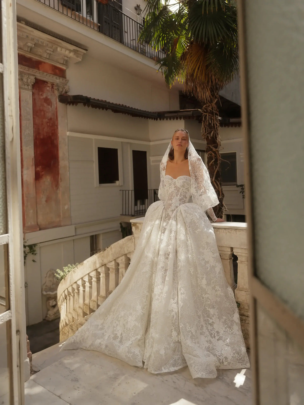 Glamorous Lace Sweetheart Nec Ball Gown Wedding Dress with Veil SW184 