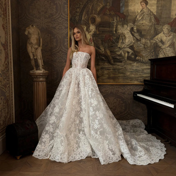 Glamorous White Strapless Floral Lace Wedding Dress with Veil SW212
