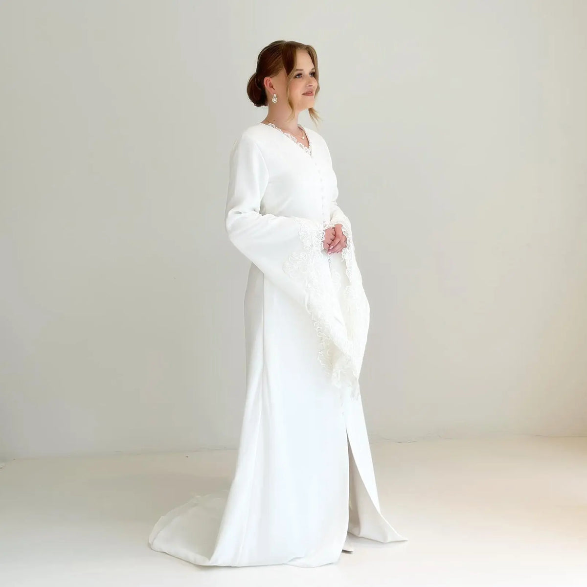 Elegant Pearl High Neck Long Sleeve Wedding Dress with Veil SW584