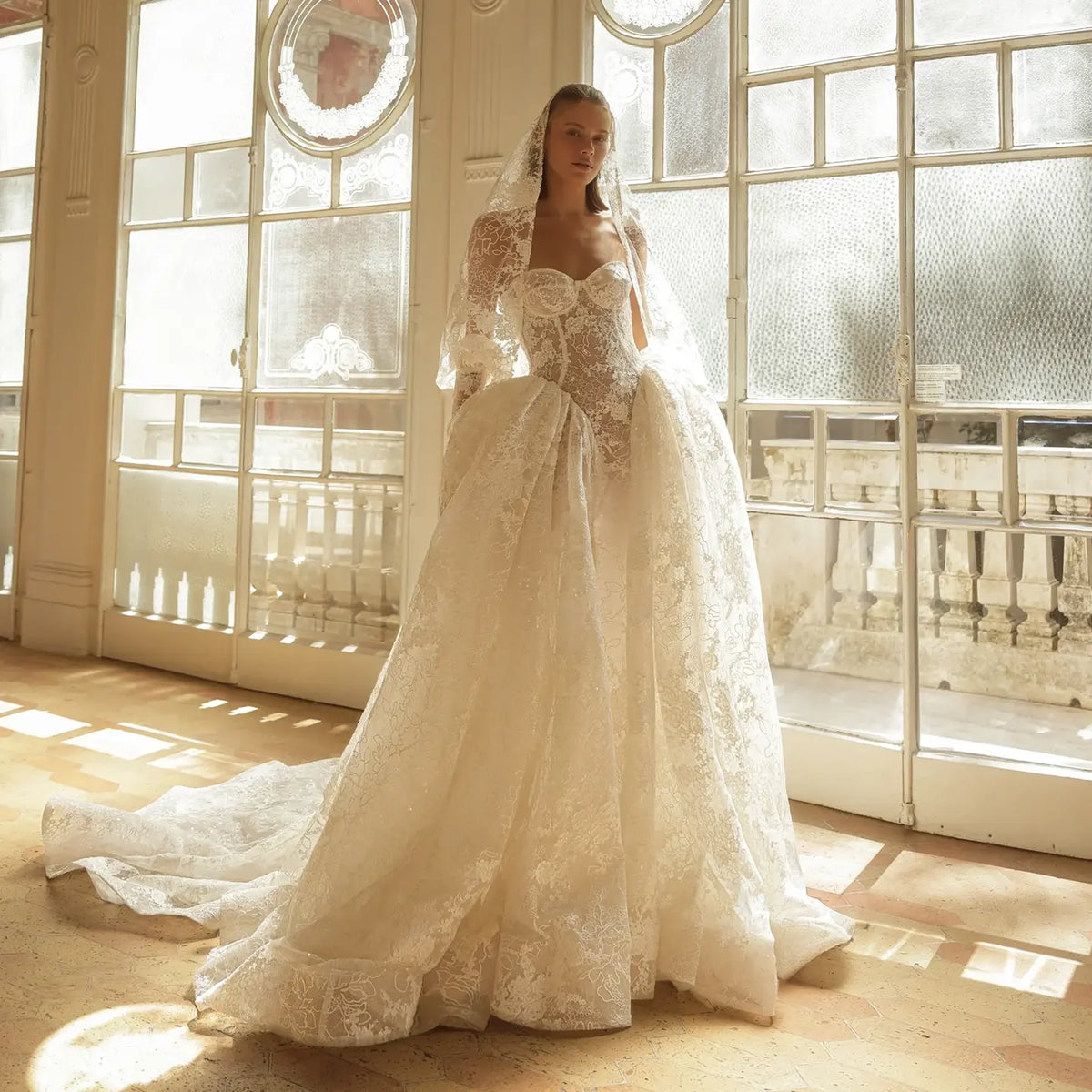 Glamorous Lace Sweetheart Nec Ball Gown Wedding Dress with Veil SW184 