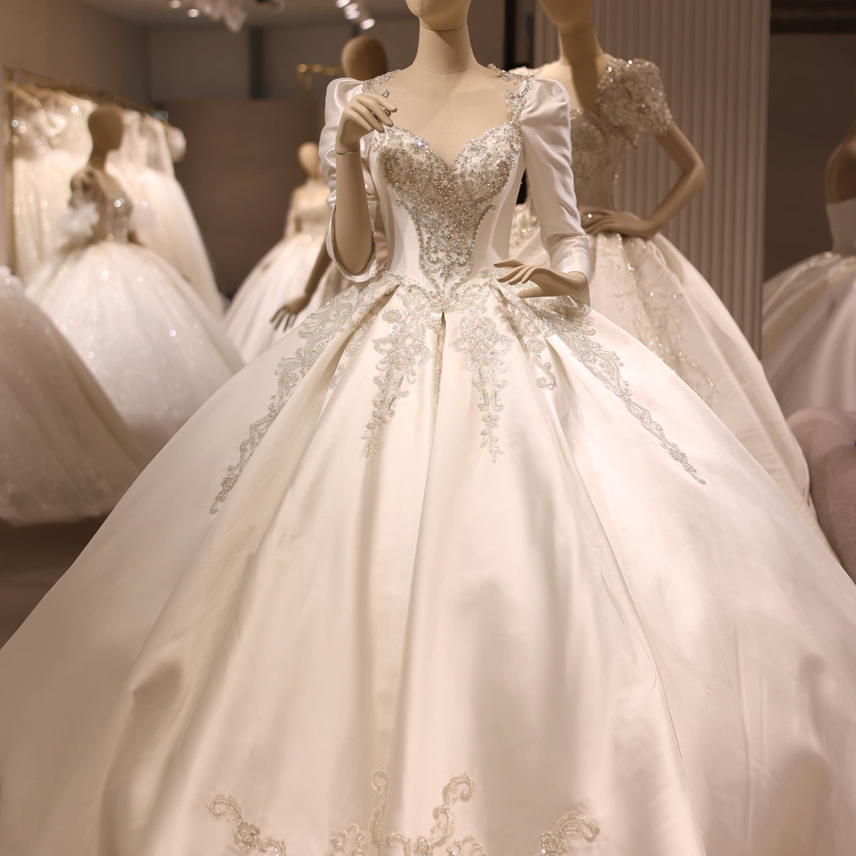 Luxury Off-White Satin Ball Gown Wedding Dress RS035