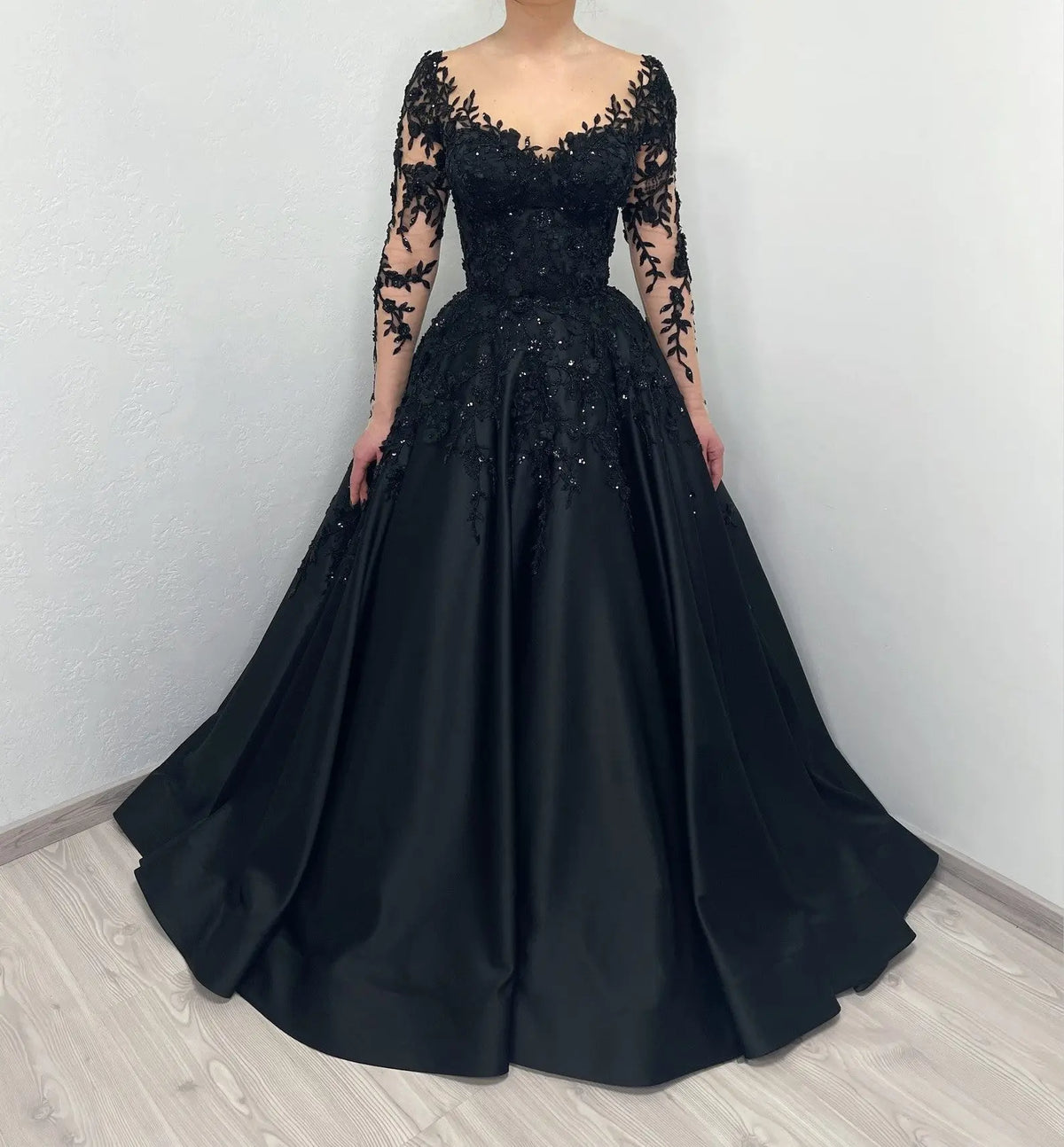 wedding dress with black beading Champagne Tulle Black Lace Wedding Gowns Beading Mermaid Bridal Dress W14217