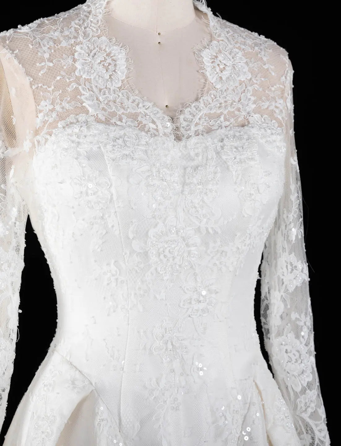 Off White Long Sleeve Tulle Wedding Dress SW672-11