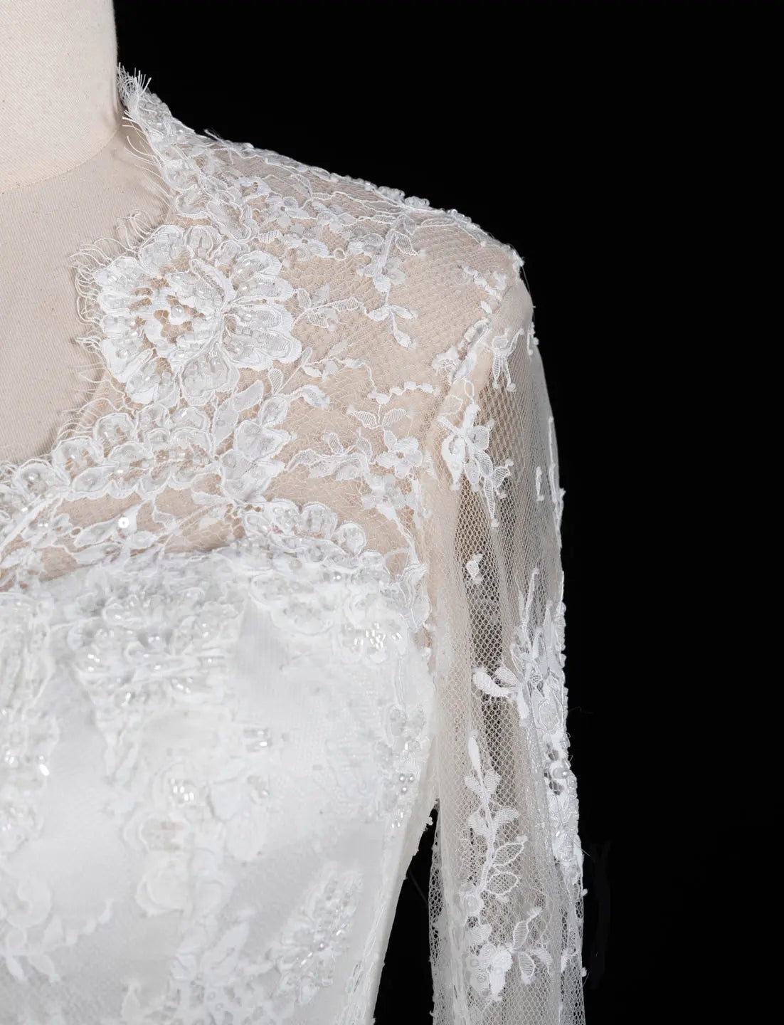 Off White Long Sleeve Tulle Wedding Dress SW672-13