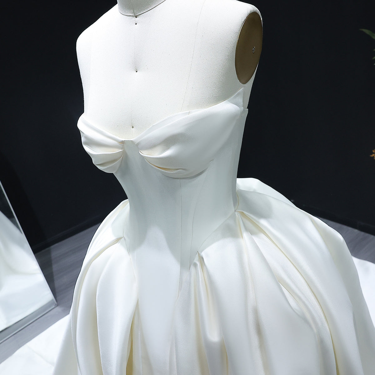 Luxury Sweetheart Satin Ball Gown Wedding Dress with Overskirt SW010 