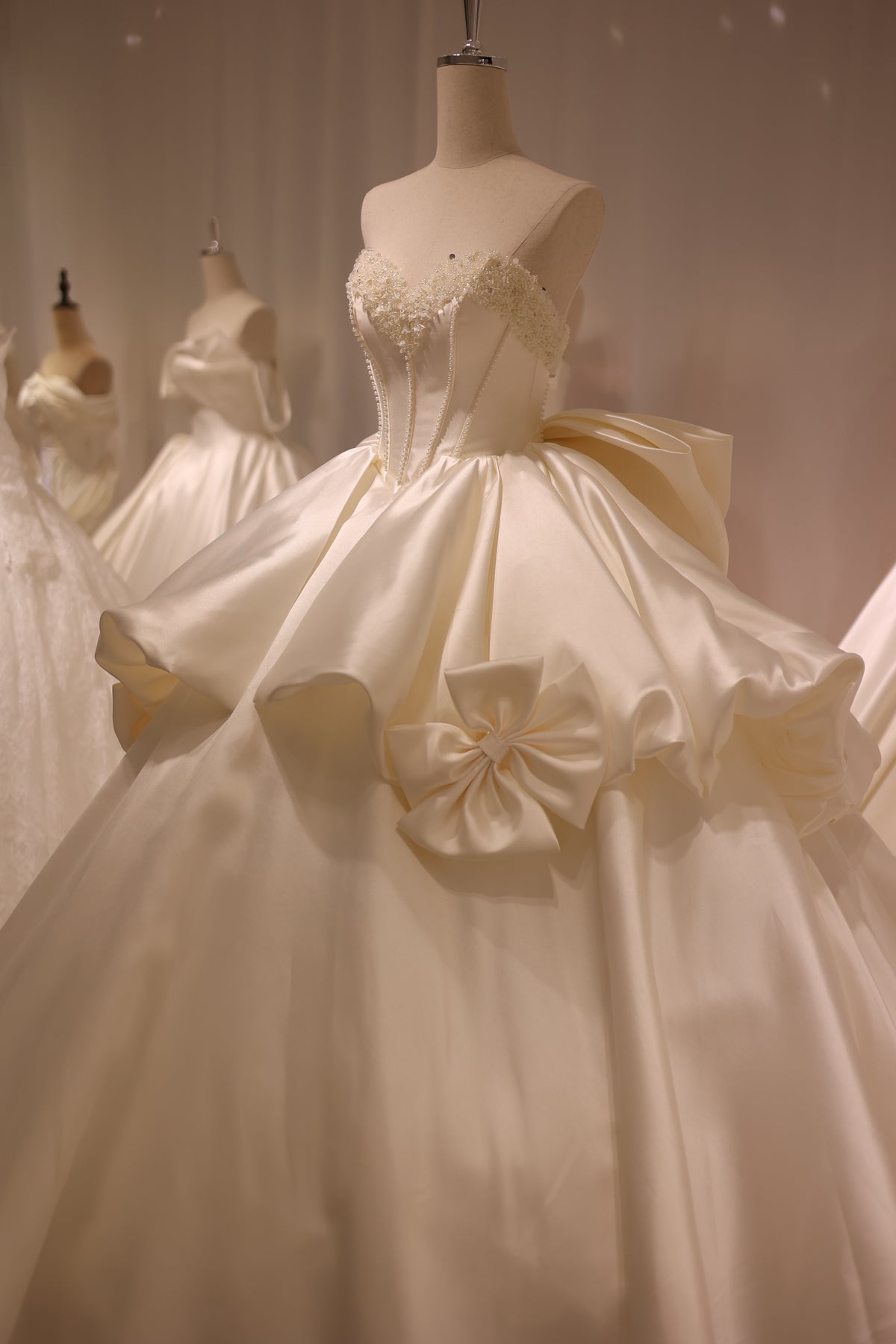 Luxury Off White Satin Pearls Ball Gown Wedding Dress RS016