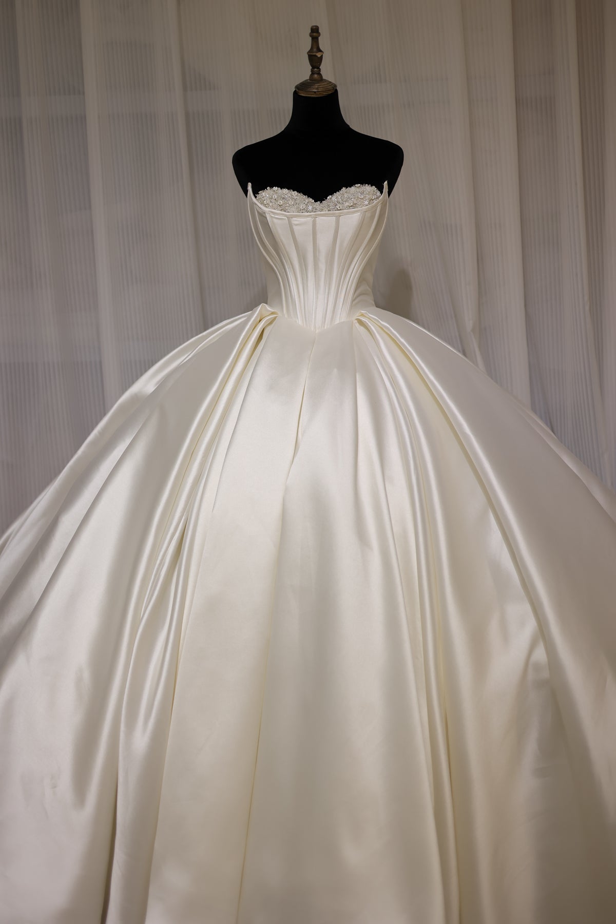 Luxury Pearl Strapless Ball Gown White Wedding Dress RS025