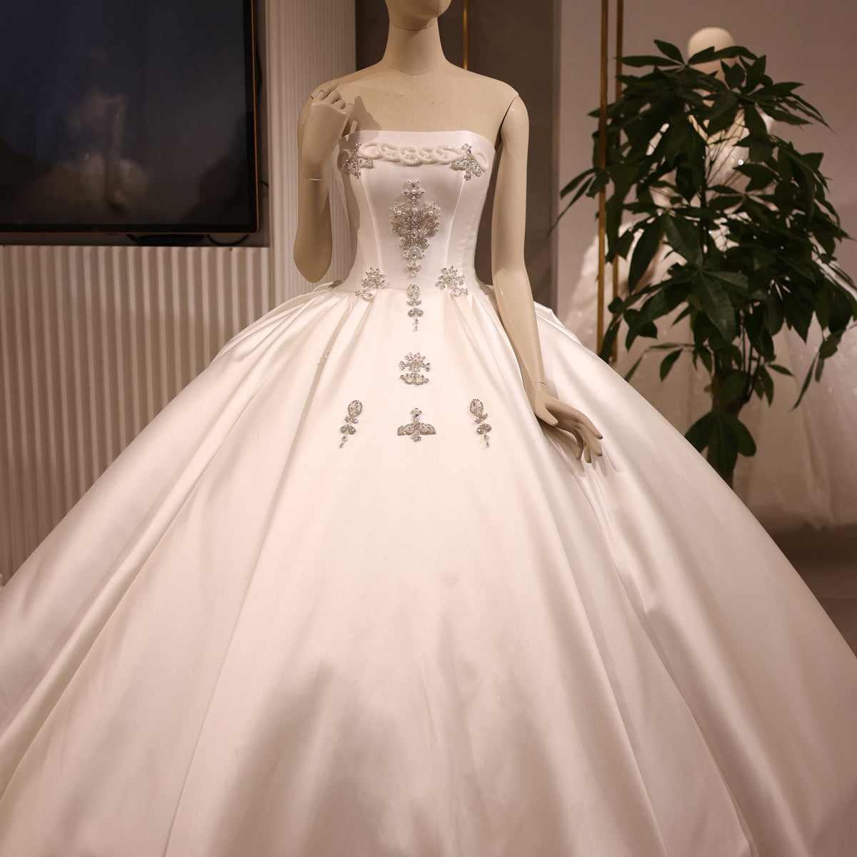 Simple Strapless Off-White Ball Gown Wedding Dress RS038