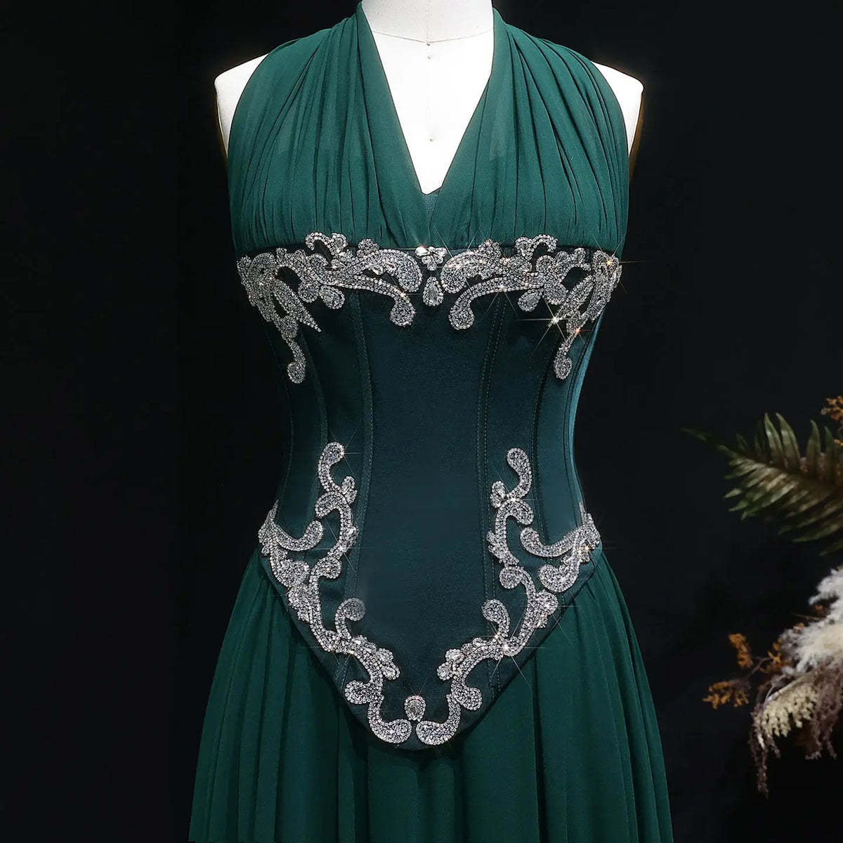 Luxury Emerald Green Halter Neck Beaded Embroidered Fitted Prom Dress SH137 