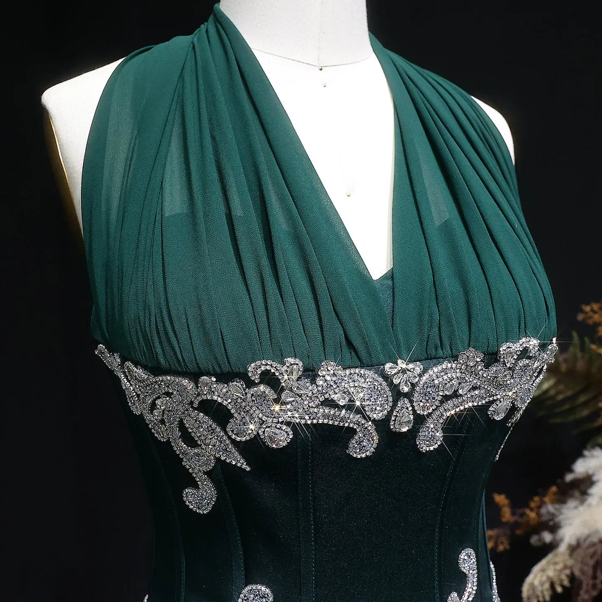 Luxury Emerald Green Halter Neck Beaded Embroidered Fitted Prom Dress SHARONSAID Luxury Emerald Green Halter Neck Beaded Embroidered Fitted Prom Dress SHARONSAID