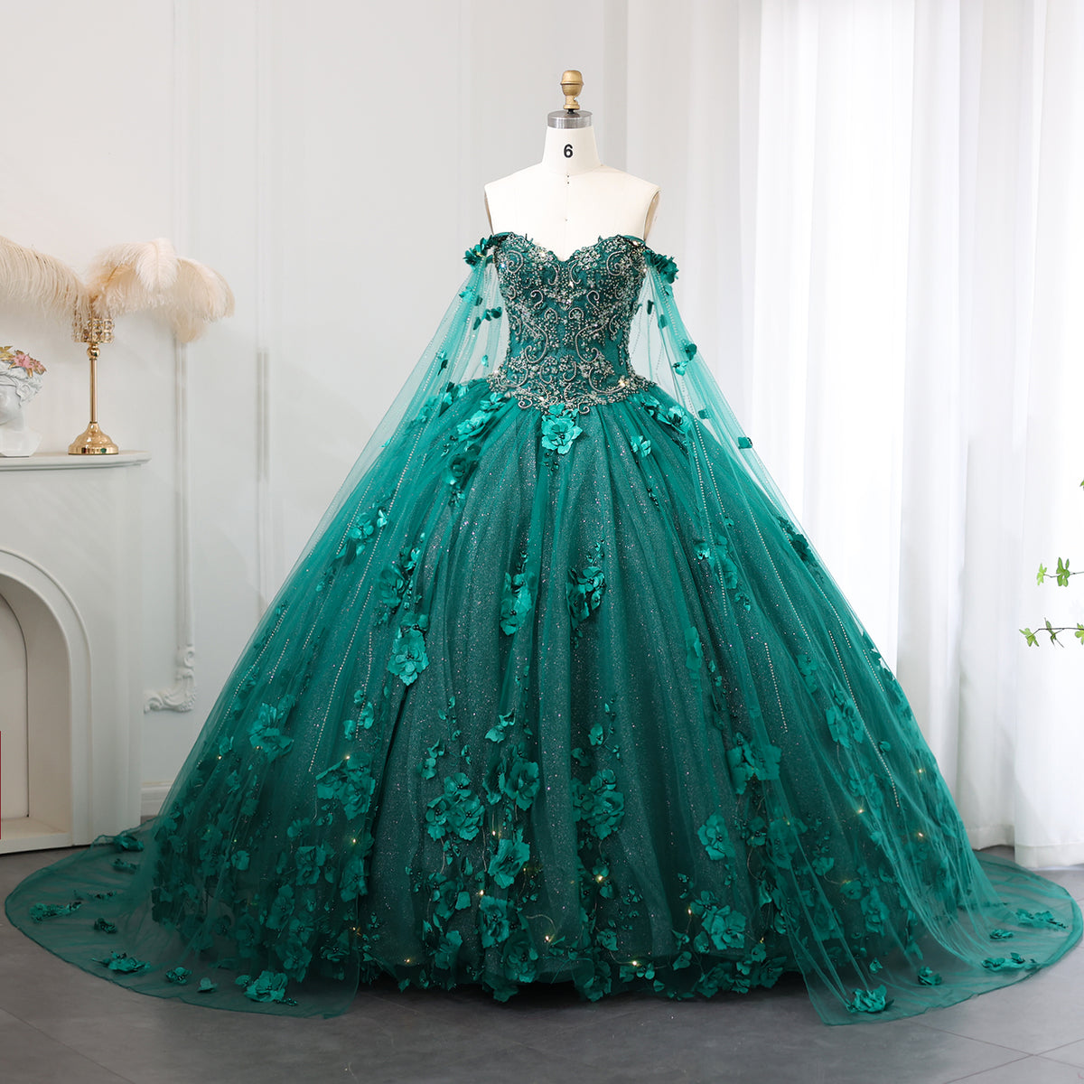 Sharon Said Luxuriöses Ballkleid, smaragdgrün, Quinceanera-Kleid mit LED-Licht, Cape, rot, Vestidos de 15 Quinceañera 2024 SS199
