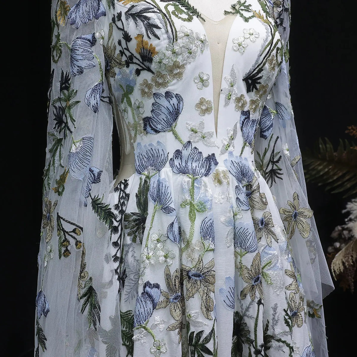 Luxury Floral Embroidery Long Sleeve Boho Train Wedding Dress SW641 