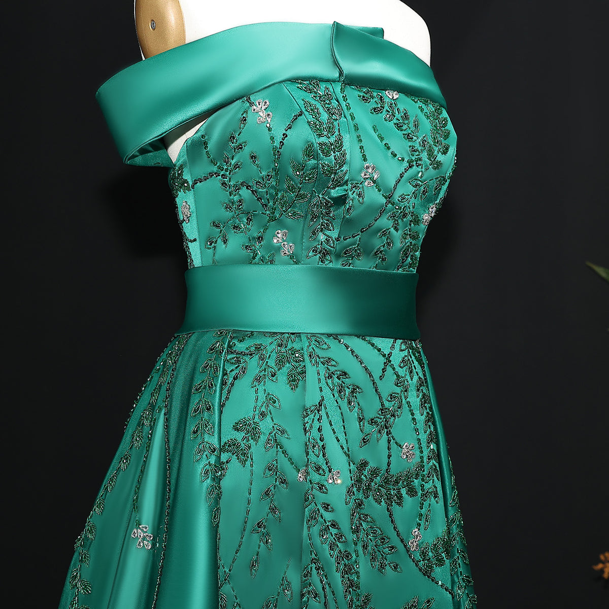 Elegant Emerald Green Beaded Embroidered Evening Dress with Overskirt XD012 