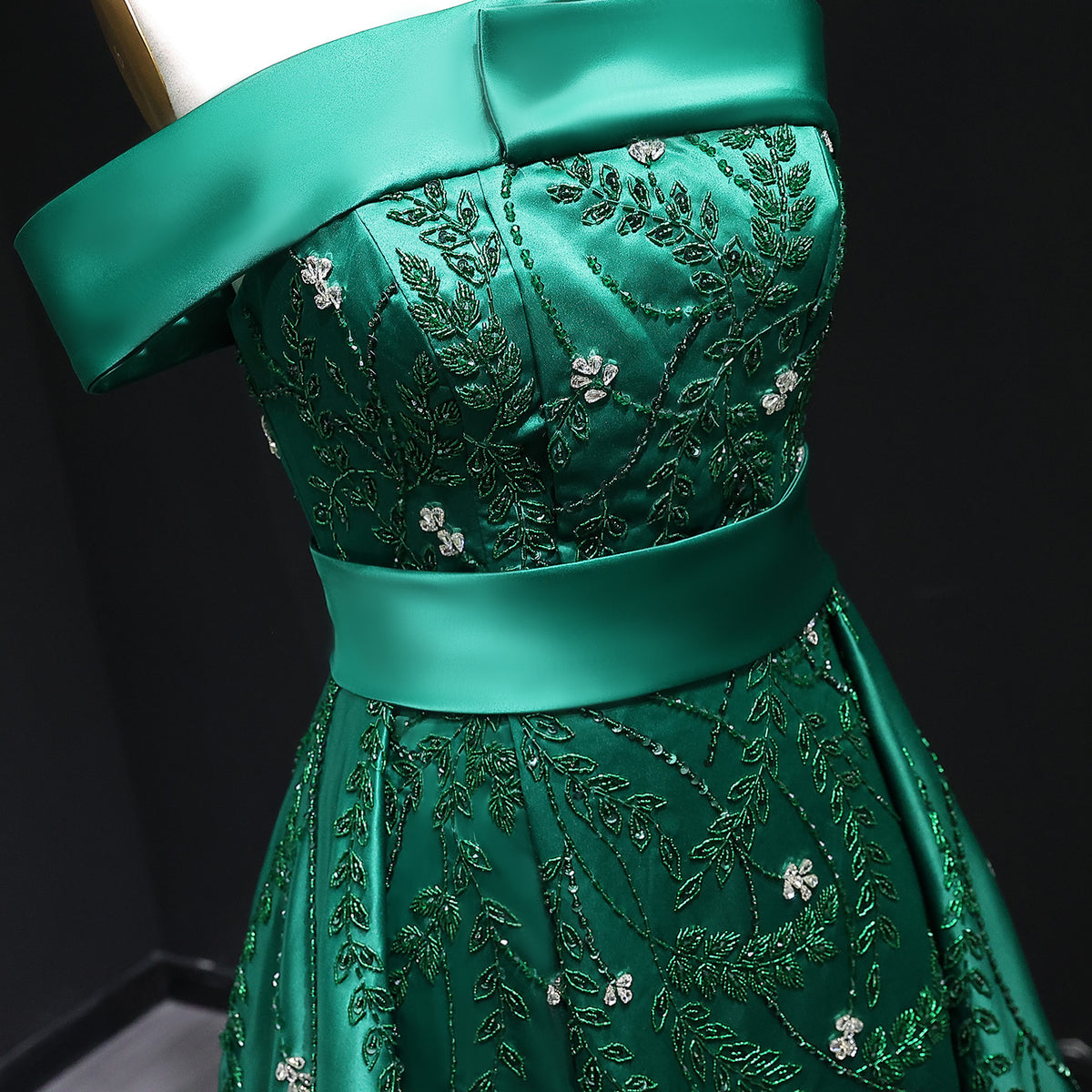 Elegant Emerald Green Beaded Embroidered Evening Dress with Overskirt XD012 