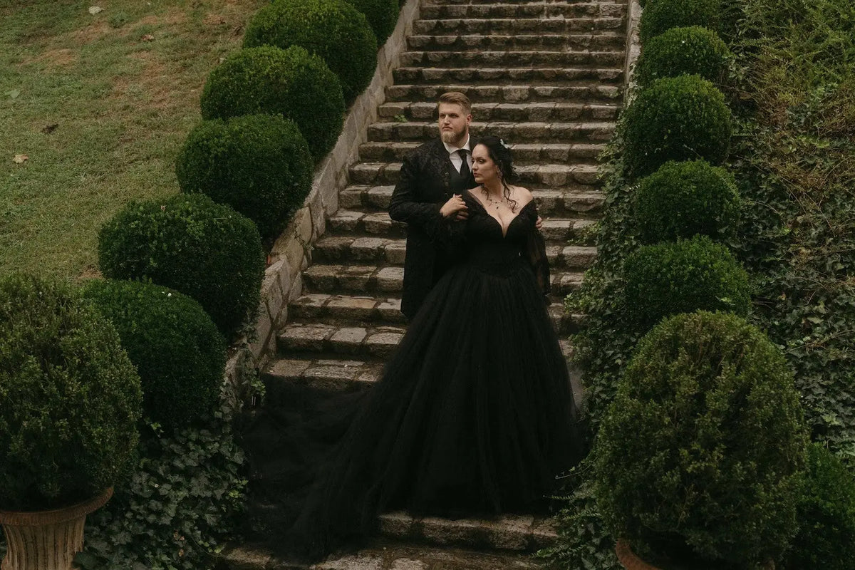 Black Luxury Gothic Wedding Dress 3D Floral Corset Tulle Ball Gown With Train SW563