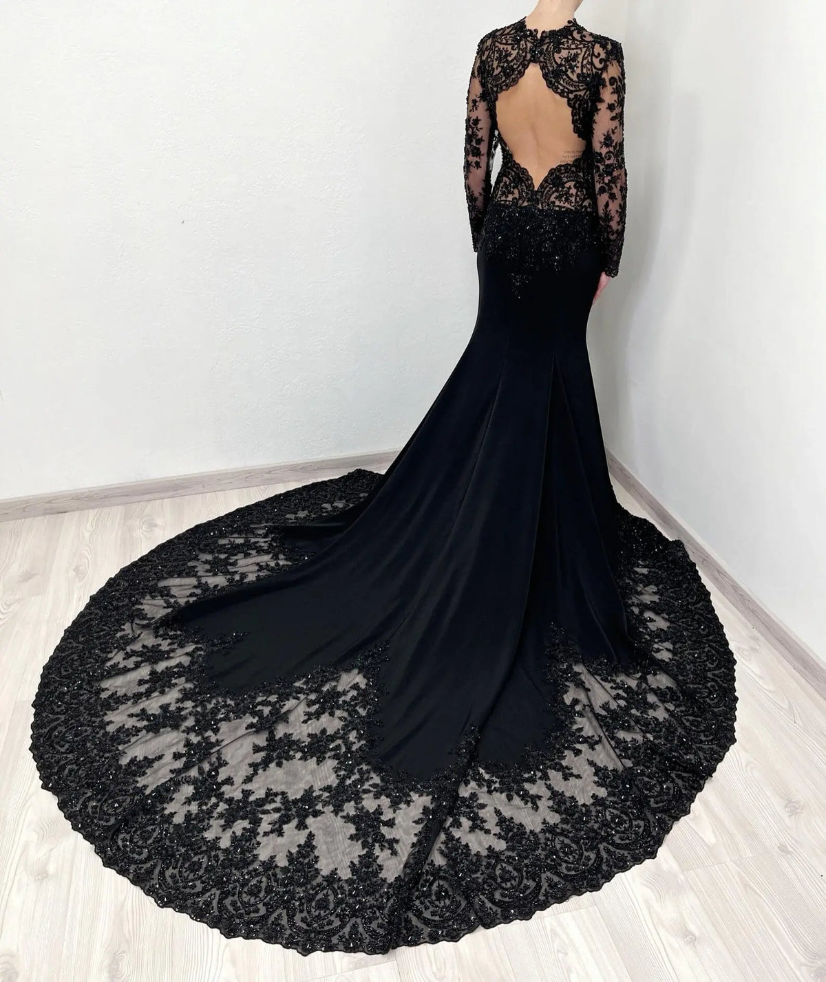 Black Luxury Gothic Heavy Beading Wedding Dress Mermaid Sheer Full Lace Circular Train SW555