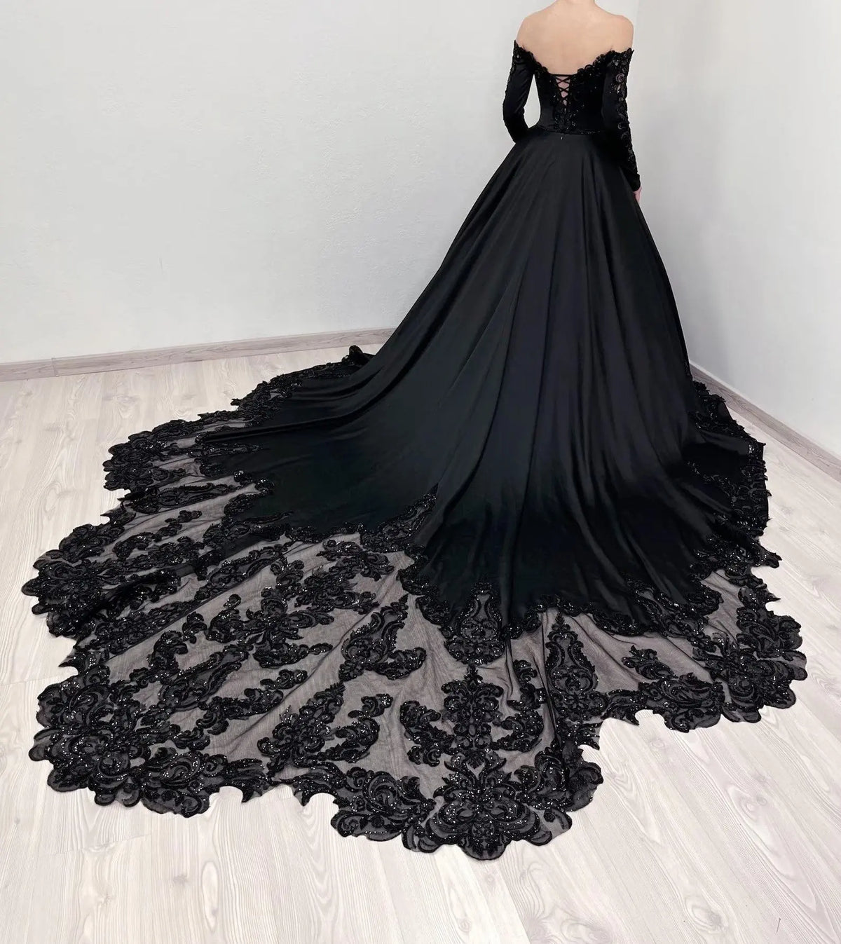 Black Luxury Gothic Wedding Dress Heavy Beading Lace Ball Gown SW558-6