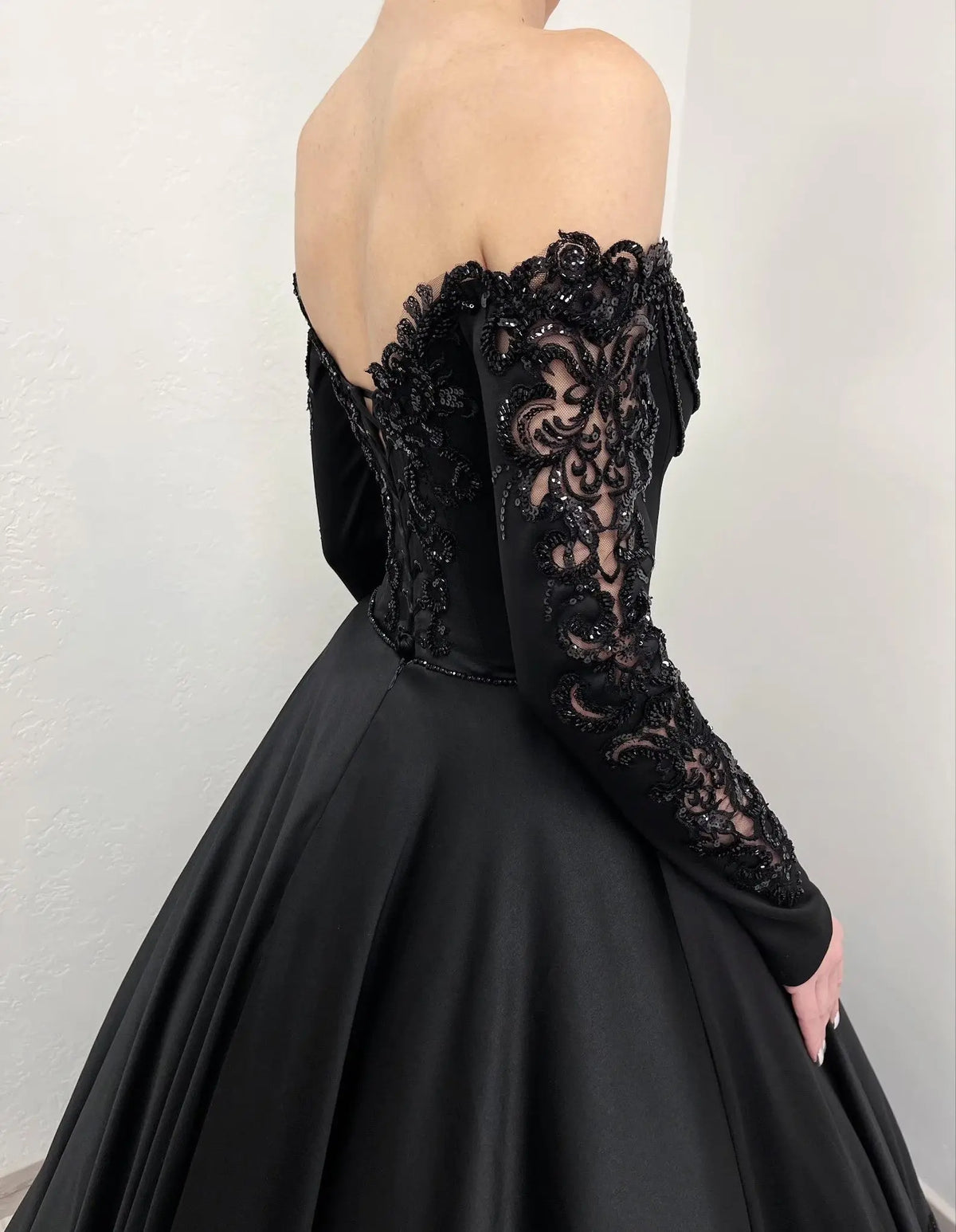 Black Luxury Gothic Wedding Dress Heavy Beading Lace Ball Gown SW558-9