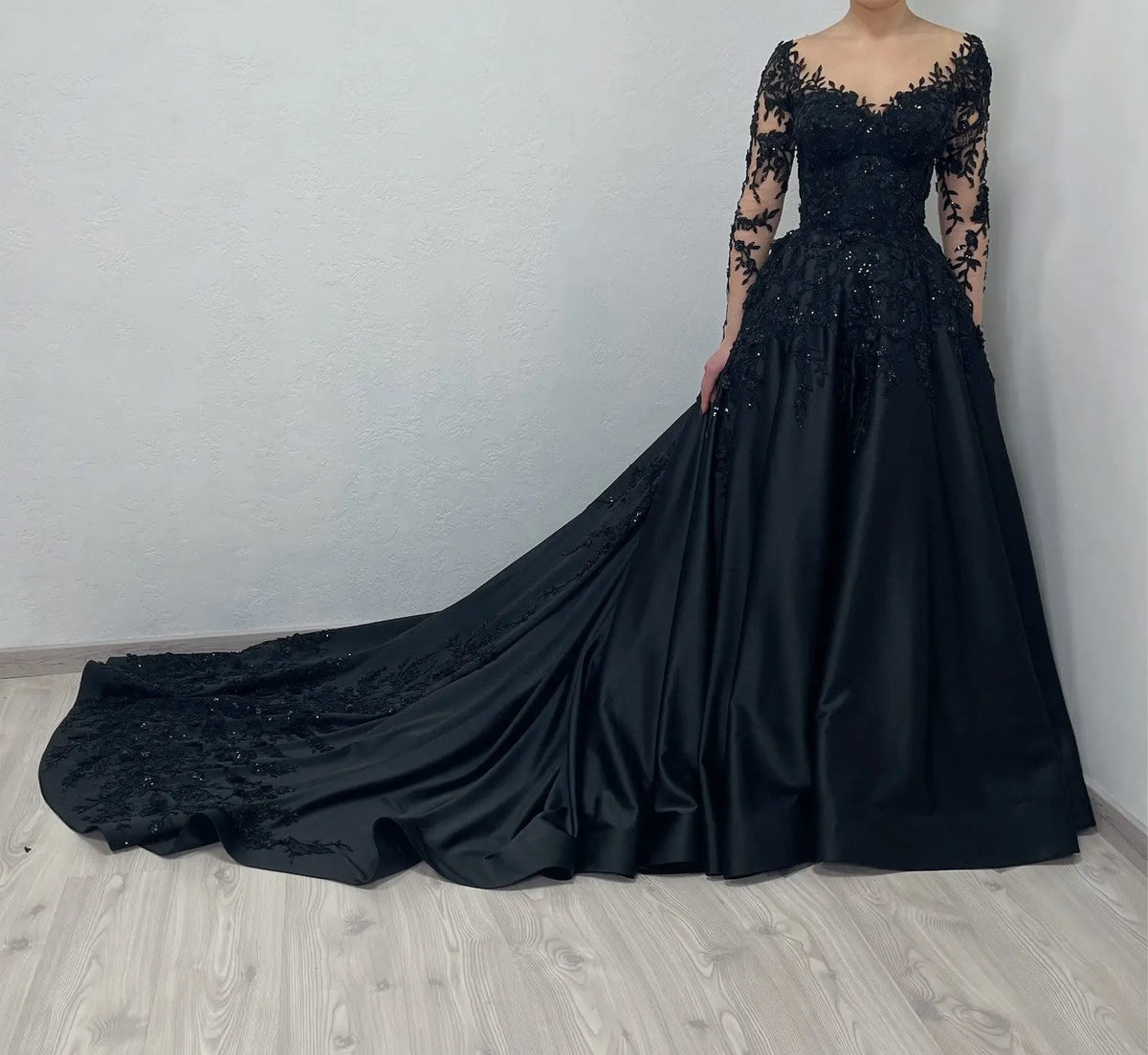 Black Luxury Gothic Wedding Dress Bridal Gown Heavy Beading  SW559-7