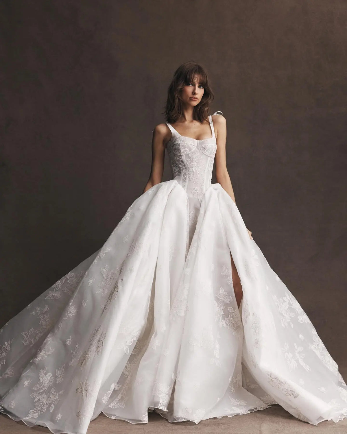Luxury Lace Embroidery High-Slit Train Wedding Dress SW600 Luxury Lace Embroidery High-Slit Train Wedding Dress SW600