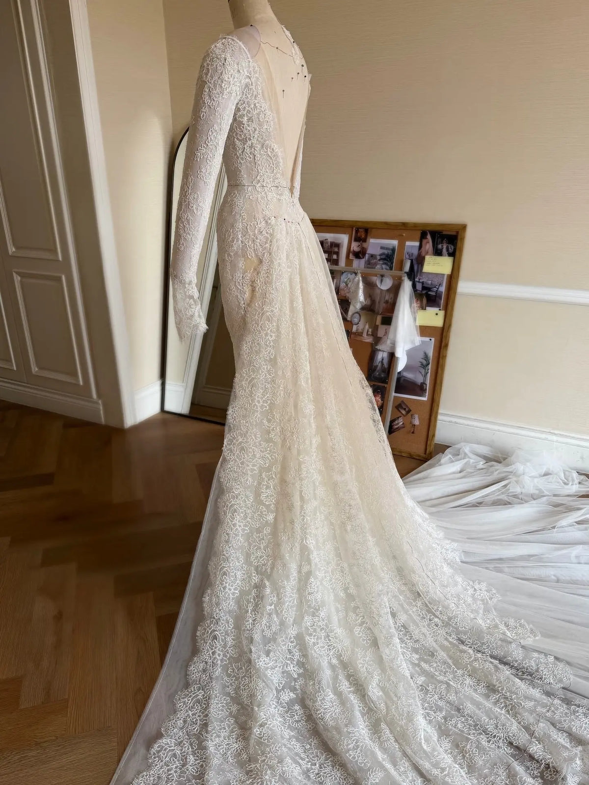 romantic ivory dress Romantic Ivory Lace Flower Appliques Wedding Dress, Diamond White / 16