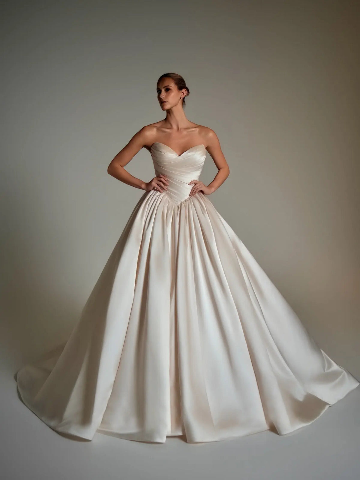 Luxury Strapless Satin Ball Gown Trailed Wedding Dress SW162 