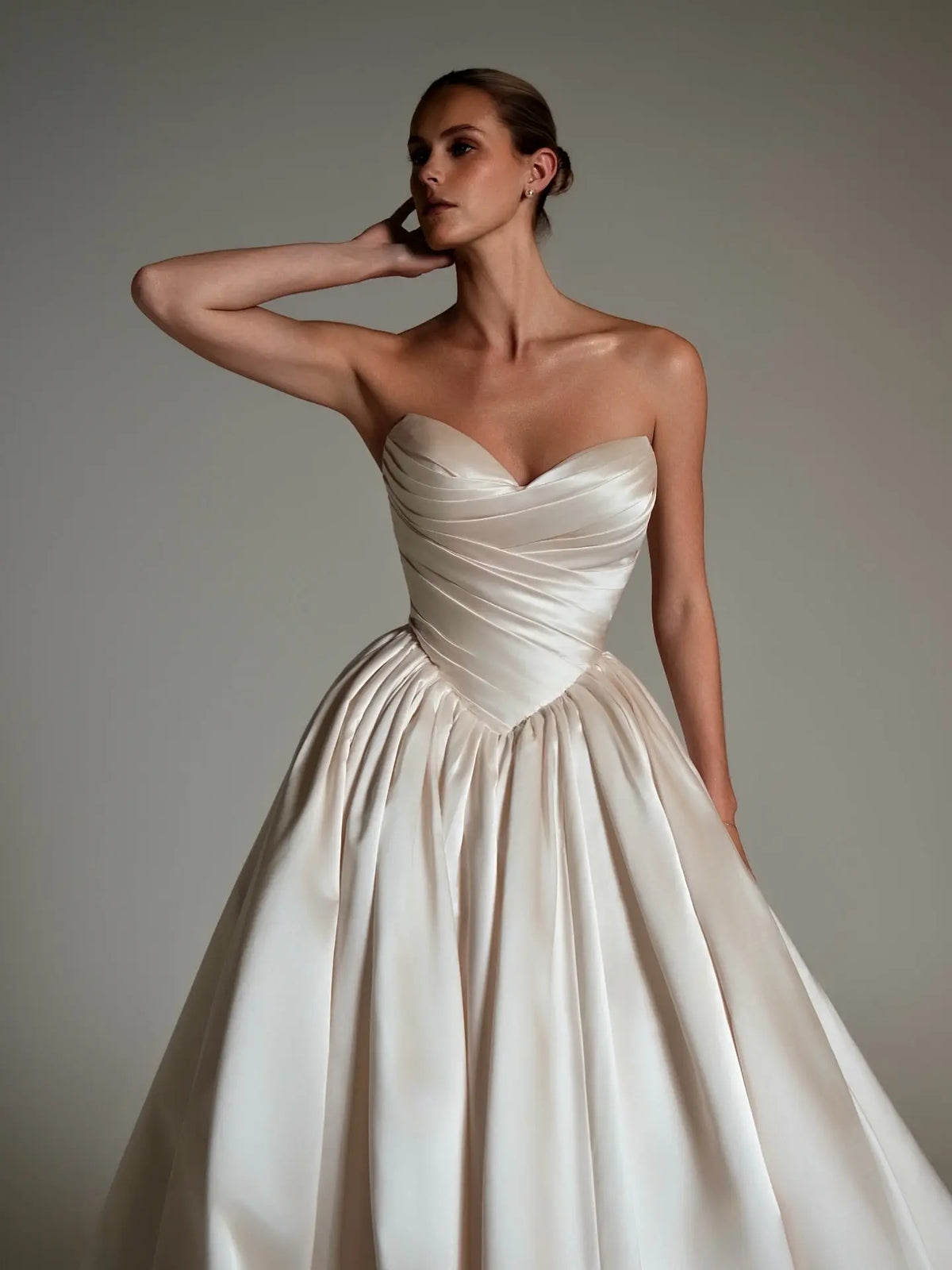 Luxury Strapless Satin Ball Gown Trailed Wedding Dress SW162 
