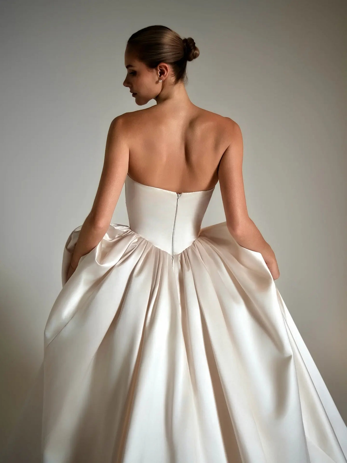 Luxury Strapless Satin Ball Gown Trailed Wedding Dress SW162 