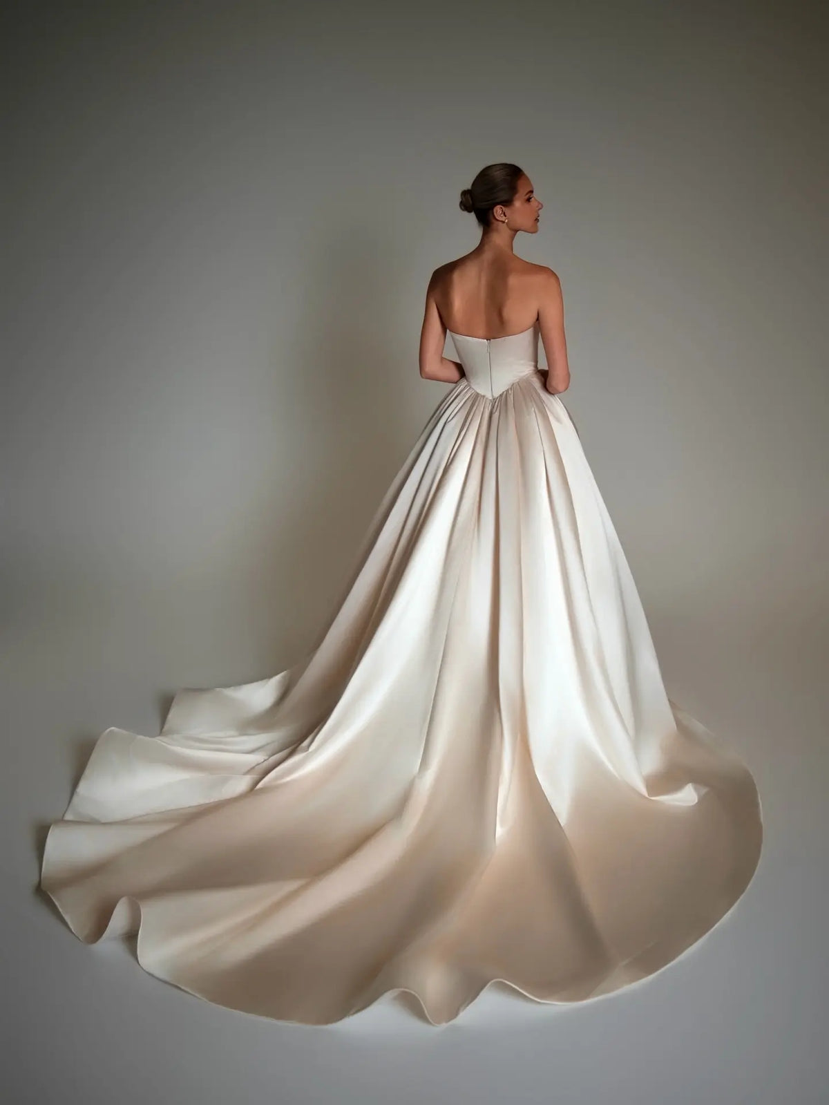 Luxury Strapless Satin Ball Gown Trailed Wedding Dress SW162 