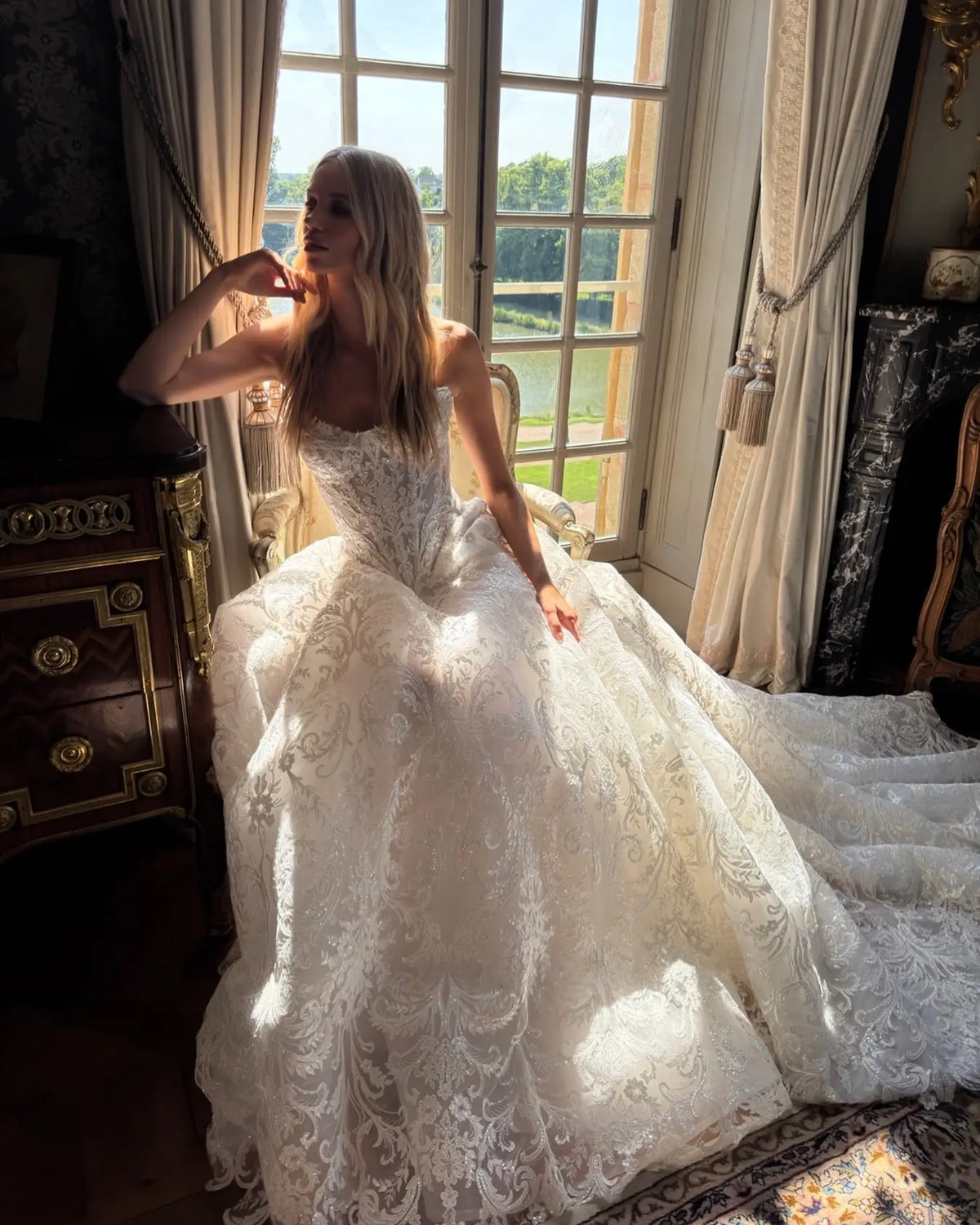 Vintage Strapless Lace A-Line Wedding Dress with Scalloped Train SW220 