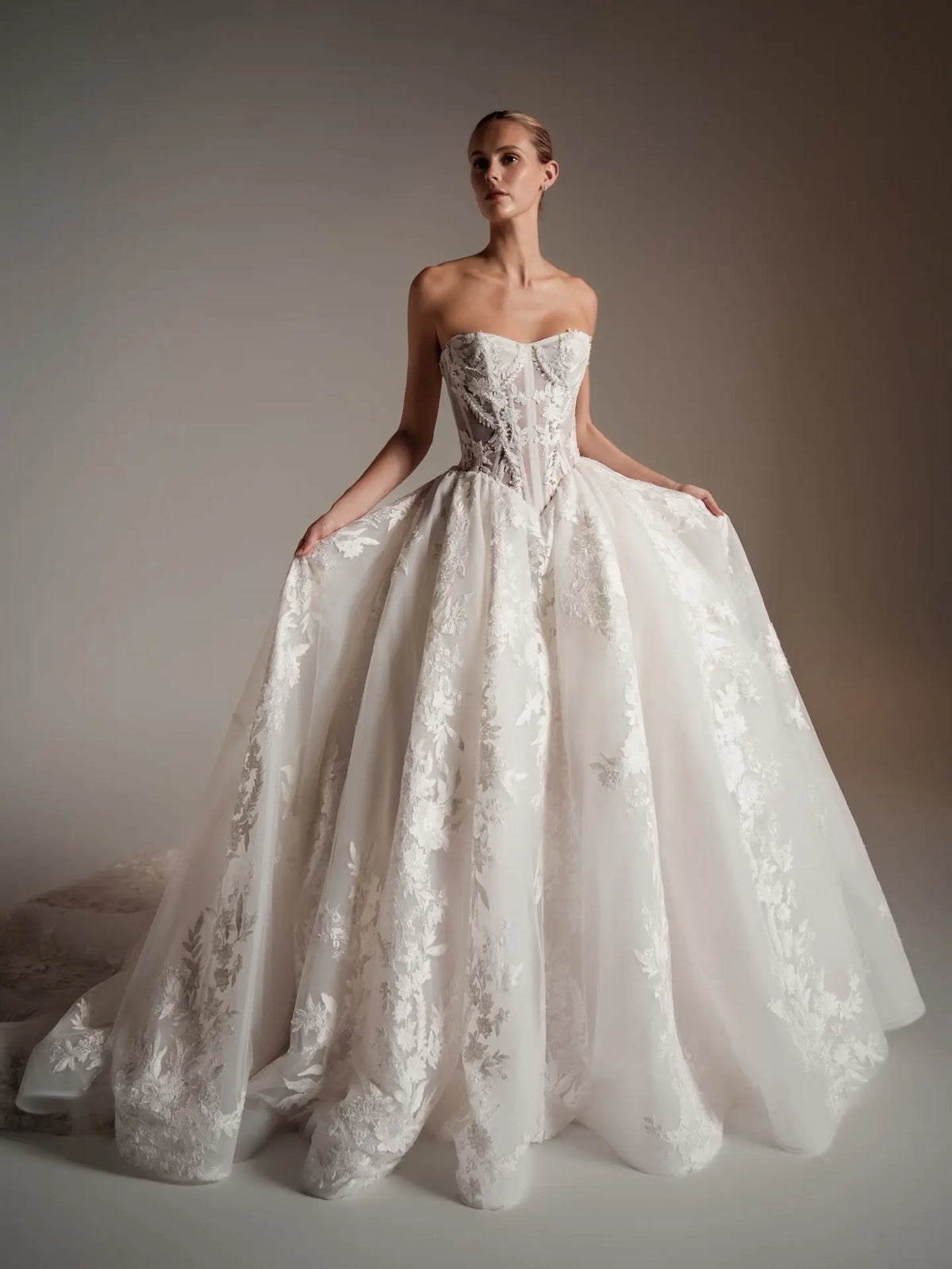 Luxury Strapless Floral Embroidery Ball Gown Wedding Dress with Veil SW169 