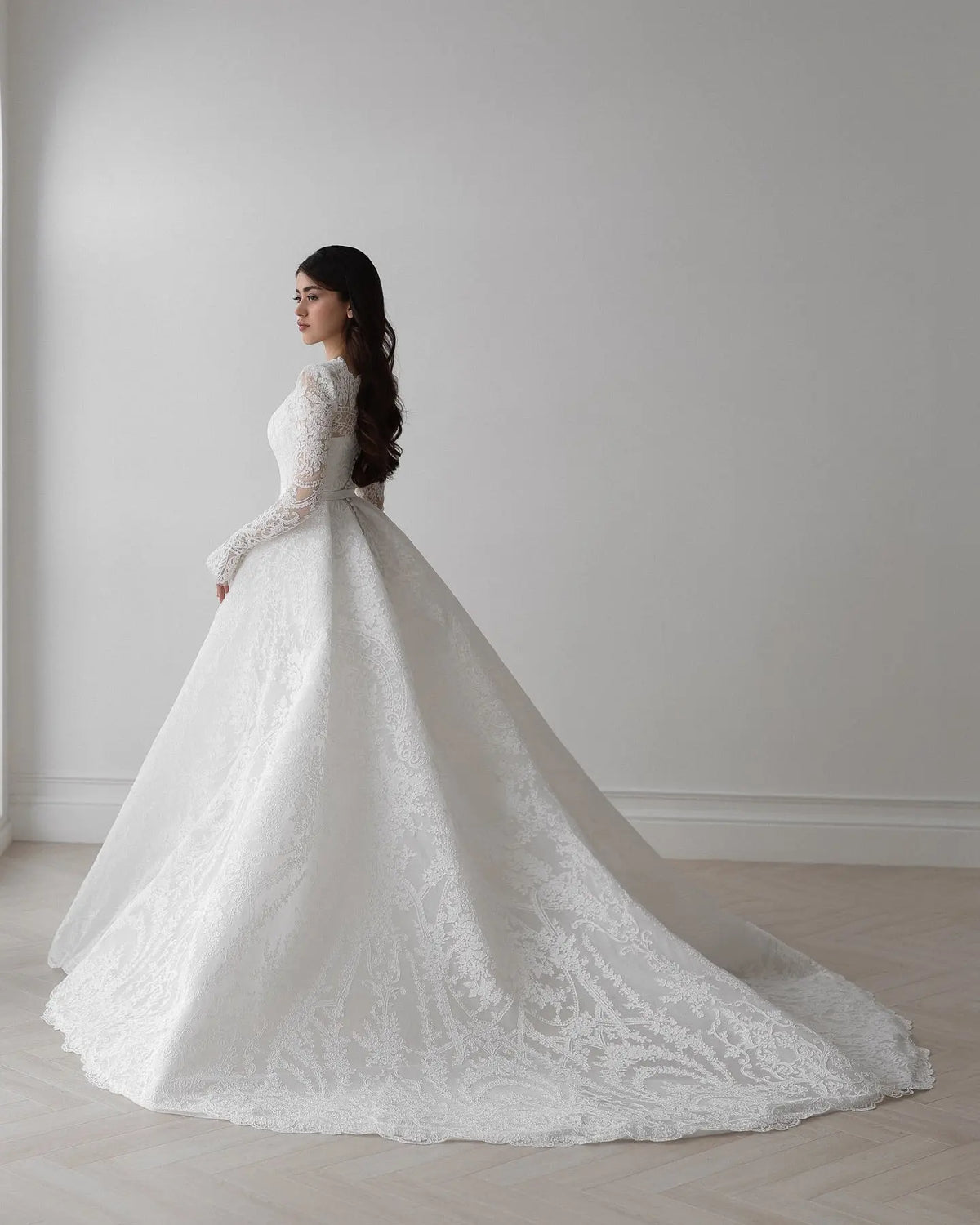 Luxury White Lace Long Sleeve Square Neck Wedding Dress with Veil SW533 