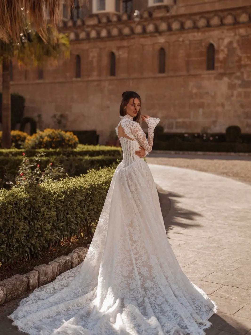 Vintage High Neck Long Sleeve Lace Backless Ball Gown Wedding Dress SW173 