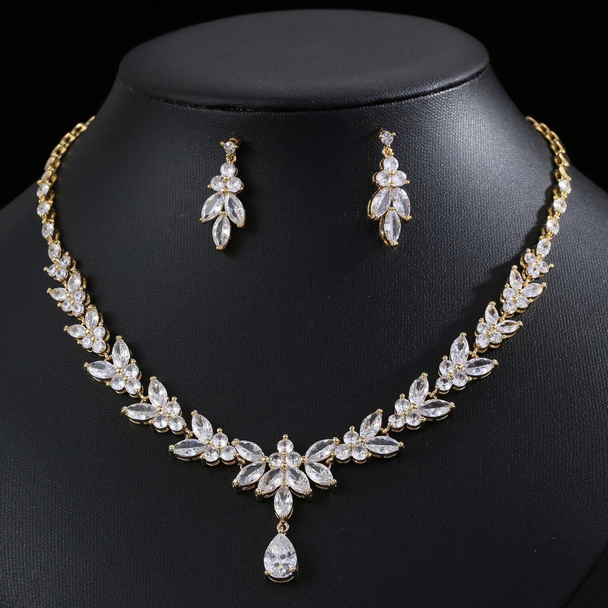 Fashionable Zircon Necklace and Earrings Eet 