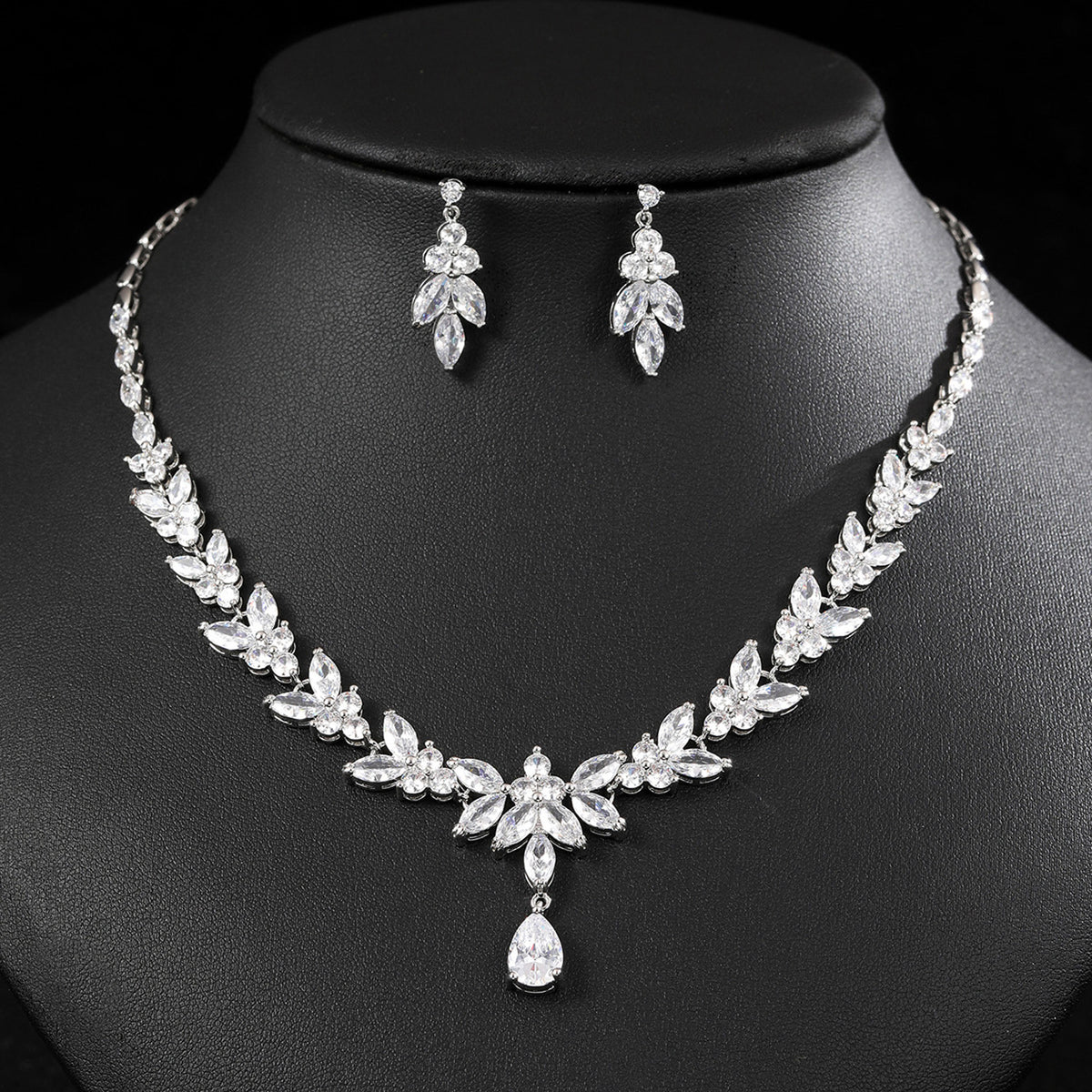 Fashionable Zircon Necklace and Earrings Eet 