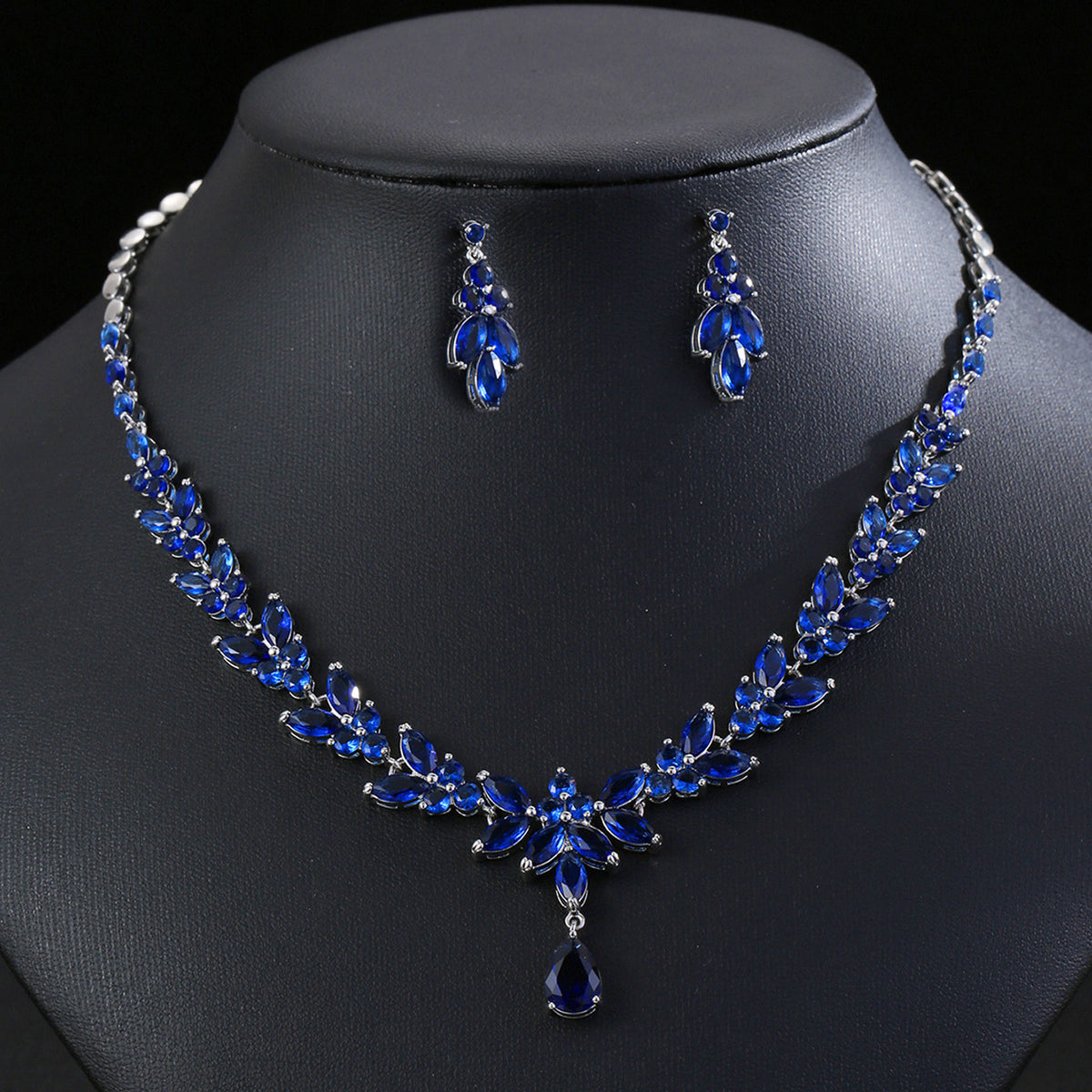 Fashionable Zircon Necklace and Earrings Eet 