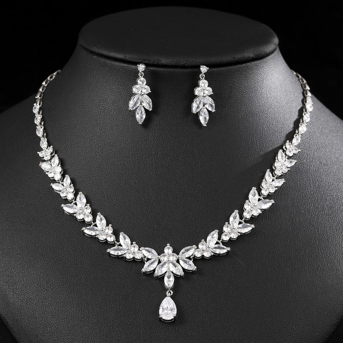 Fashionable Zircon Necklace and Earrings Eet 