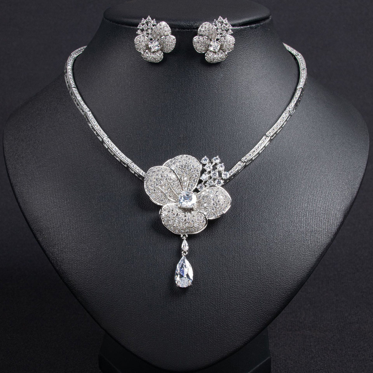 High-end Luxury Flower Zircon Necklace and Earrings Set 