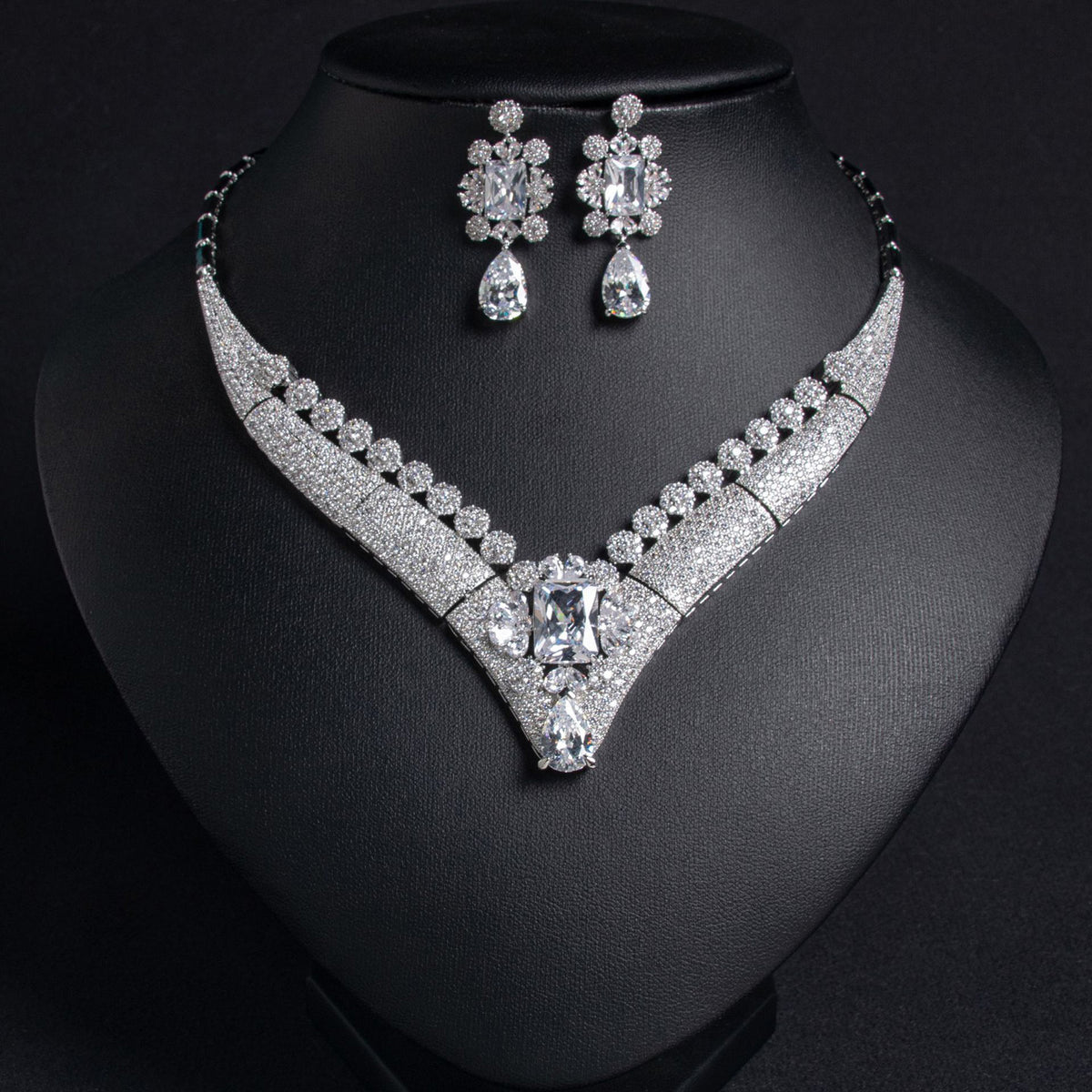 Vintage High-end Zircon Necklace and Teardrop Earring Set 