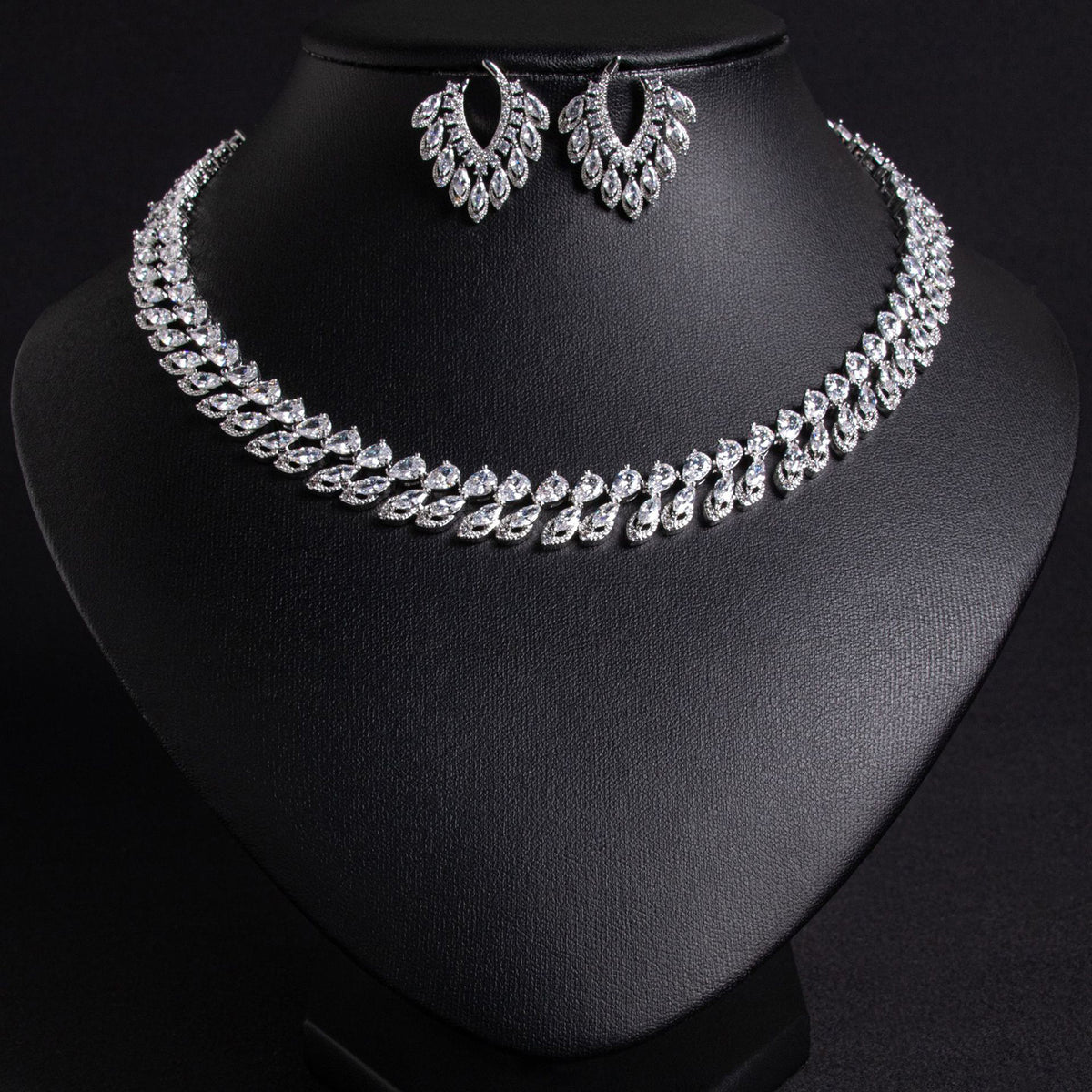 Simple and Fashionable Necklace Set with Copper and Zircon 