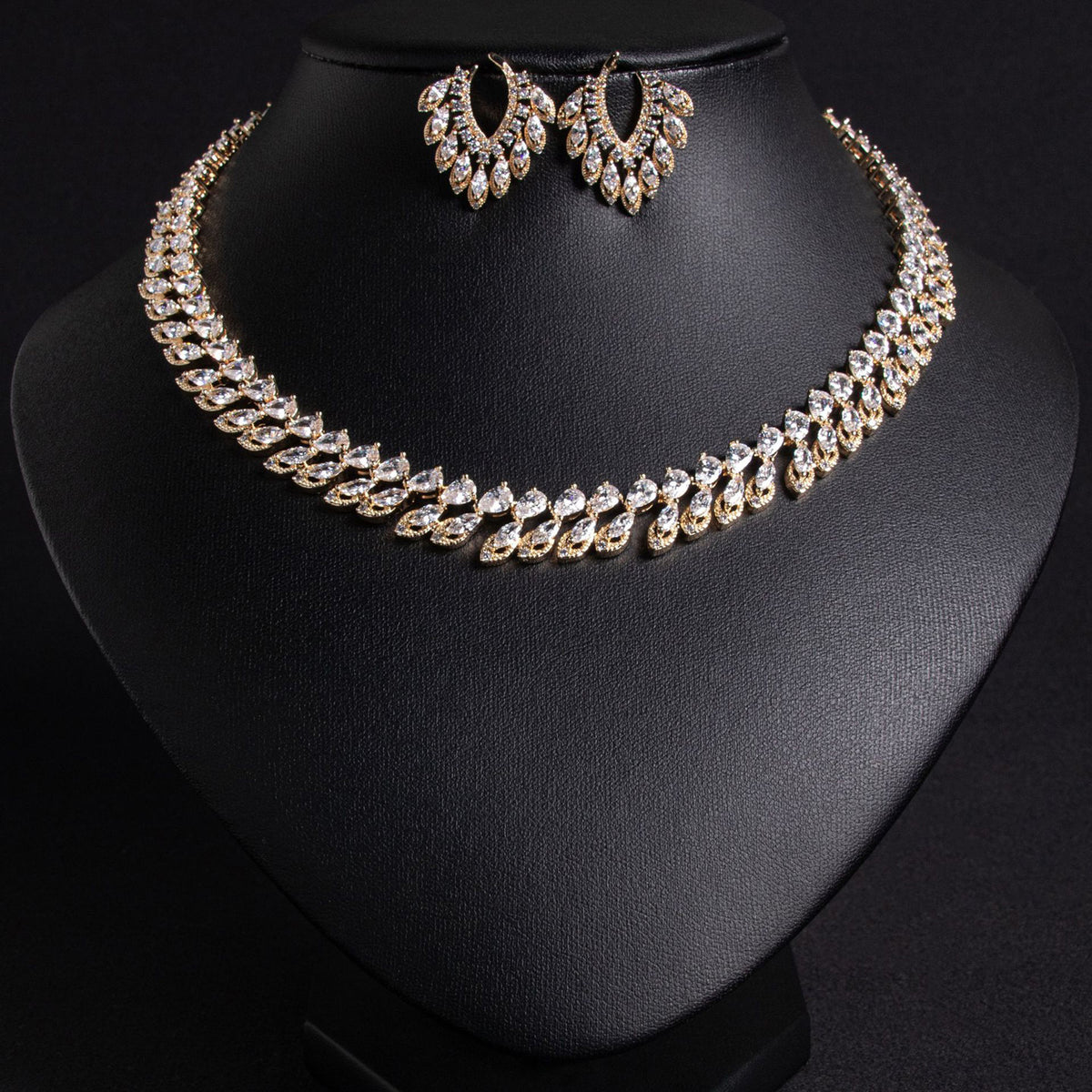Simple and Fashionable Necklace Set with Copper and Zircon 