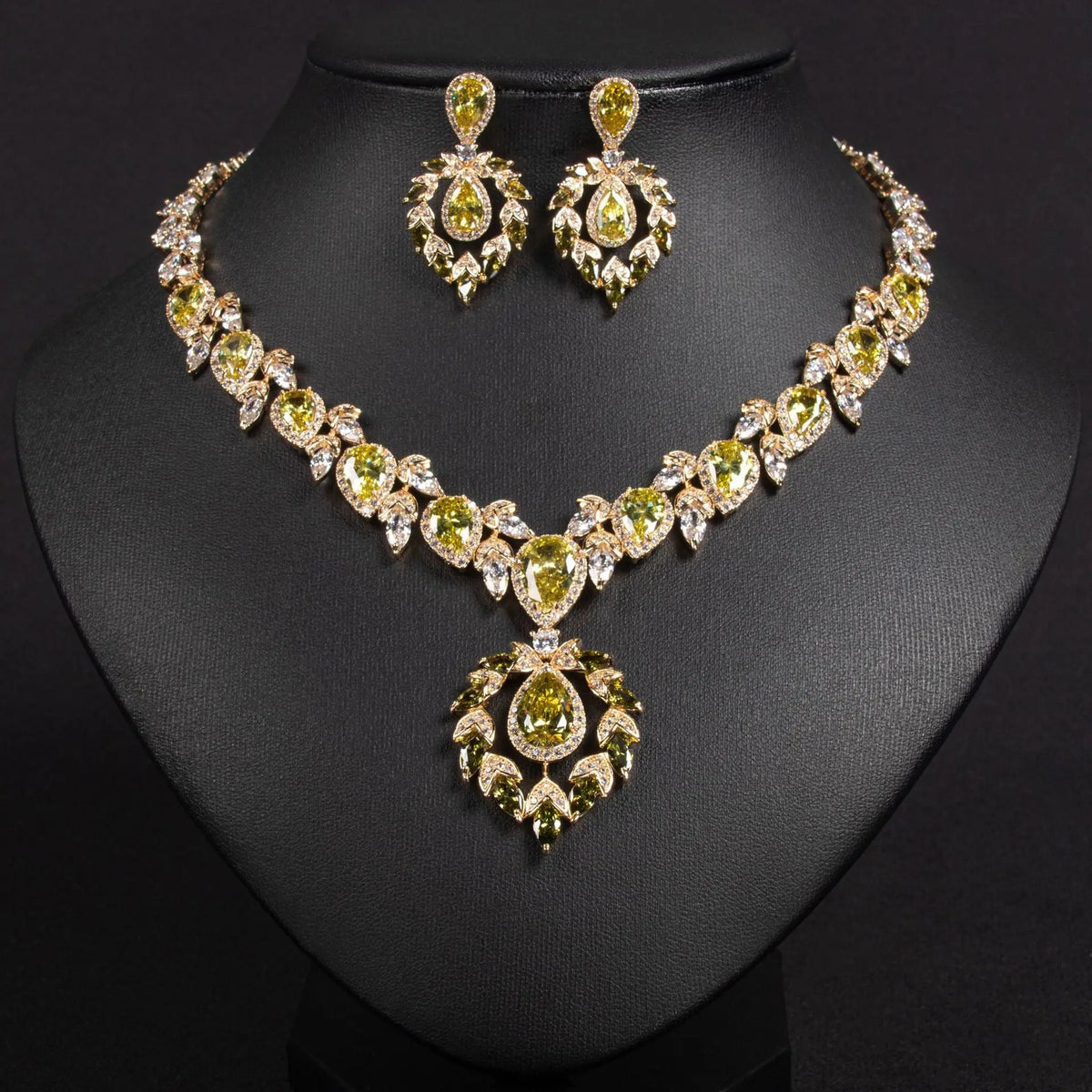 Luxury Cubic Zirconia Teardrop Jewelry Set JW049 