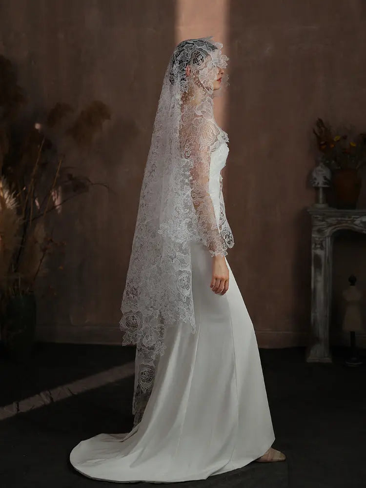 Vintage Floral Lace Mantilla Bridal Veil Long Cathedral Length Scalloped Edge Wedding Veil for Bride BV004