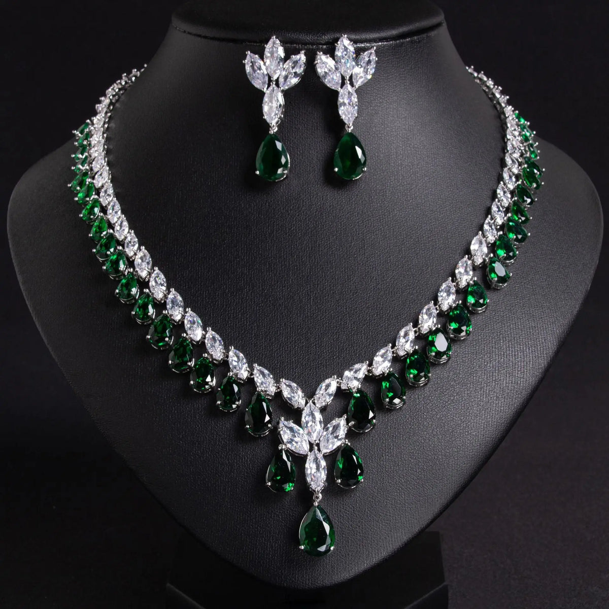 Luxury Teardrop Cubic Zirconia Jewelry Set JW040 