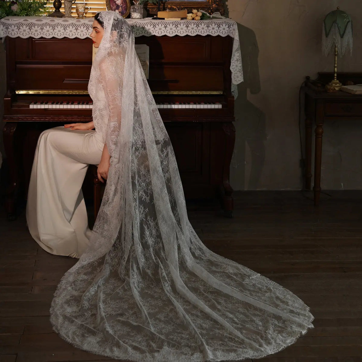 Elegant Vintage Mantilla Wedding Veil Delicate Eyelash Floral Lace Cathedral Bridal Veil BV001
