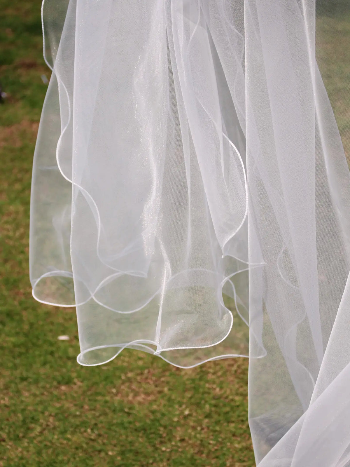 Modern Pencil Edge Bridal Veil Two Tier Soft Tulle 59.05inch Layered Wave Edge Wedding Veil BV006-6