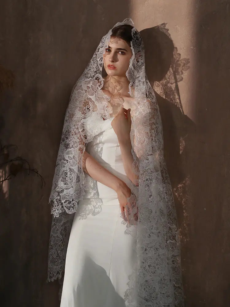 Vintage Floral Lace Mantilla Bridal Veil Long 70.86inch Cathedral Length Scalloped Edge Wedding Veil for Bride BV004
