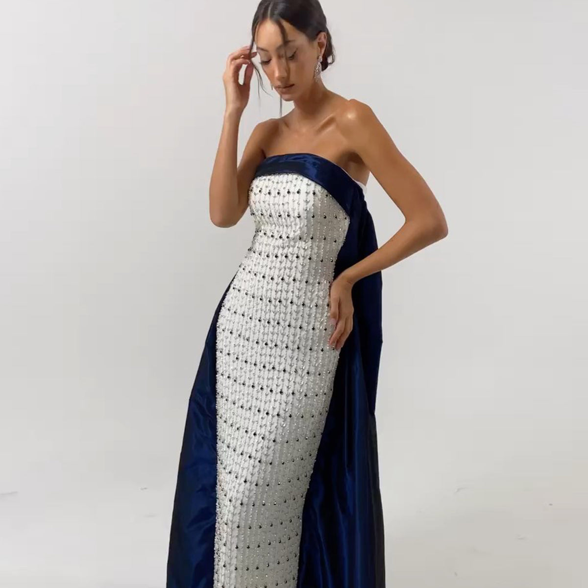 Sharon Said Marineblau-weißes trägerloses Luxus-Abendkleid aus Dubai mit Umhang, Midi-Arabische Hochzeits- und Partykleider für Frauen 2024 SS422