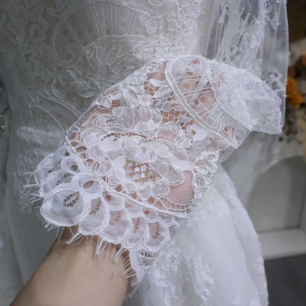 Luxury Lace Sweetheart Long Sleeve Wedding Dress with Veil SW523 